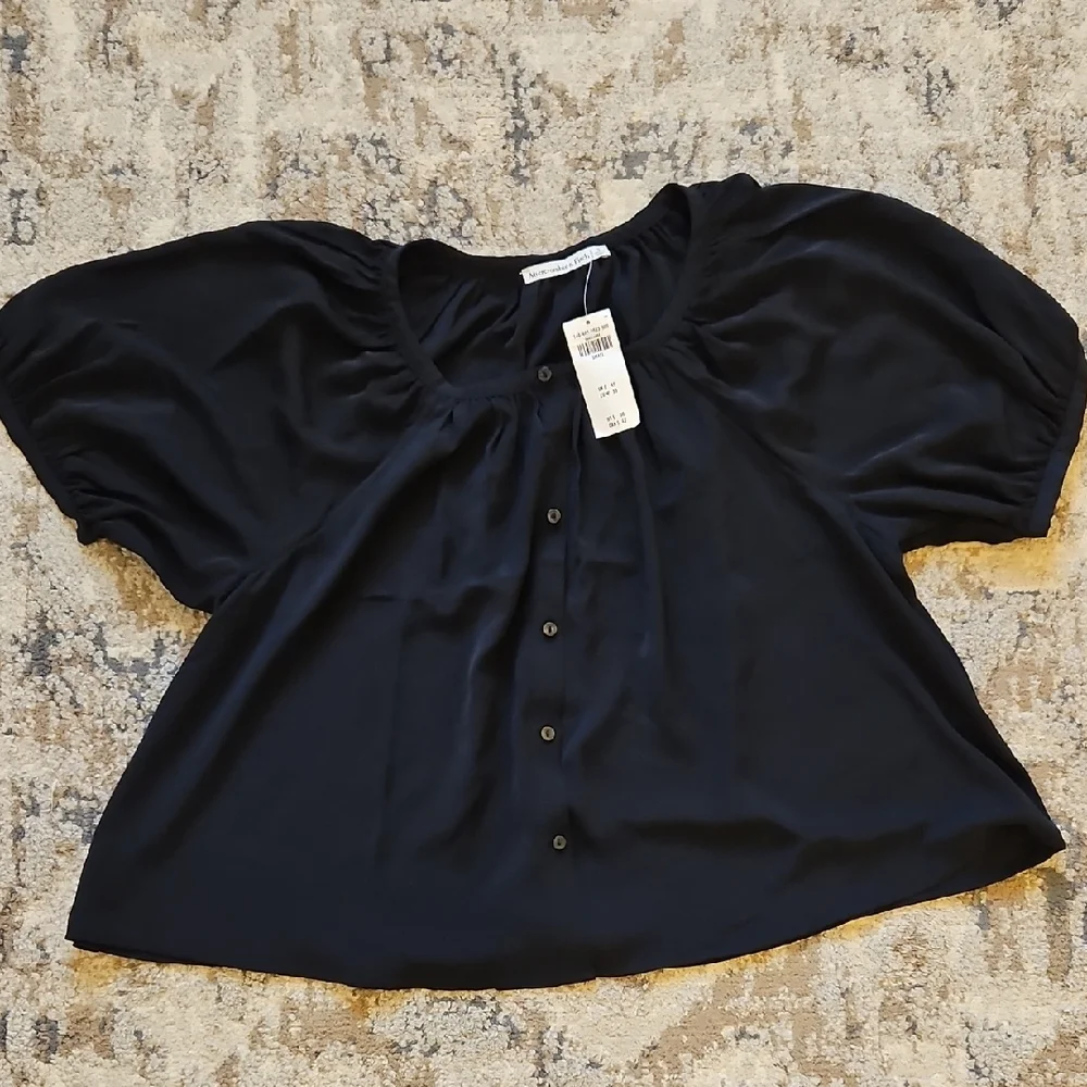 Abercrombie & Fitch Black Short-Sleeve Button Blouse